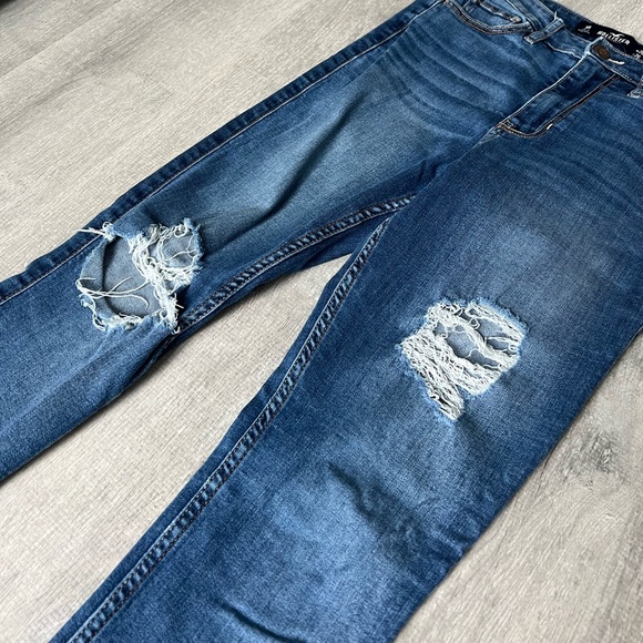 Hollister Distressed Skinny Jeans - Picture 3 of 5